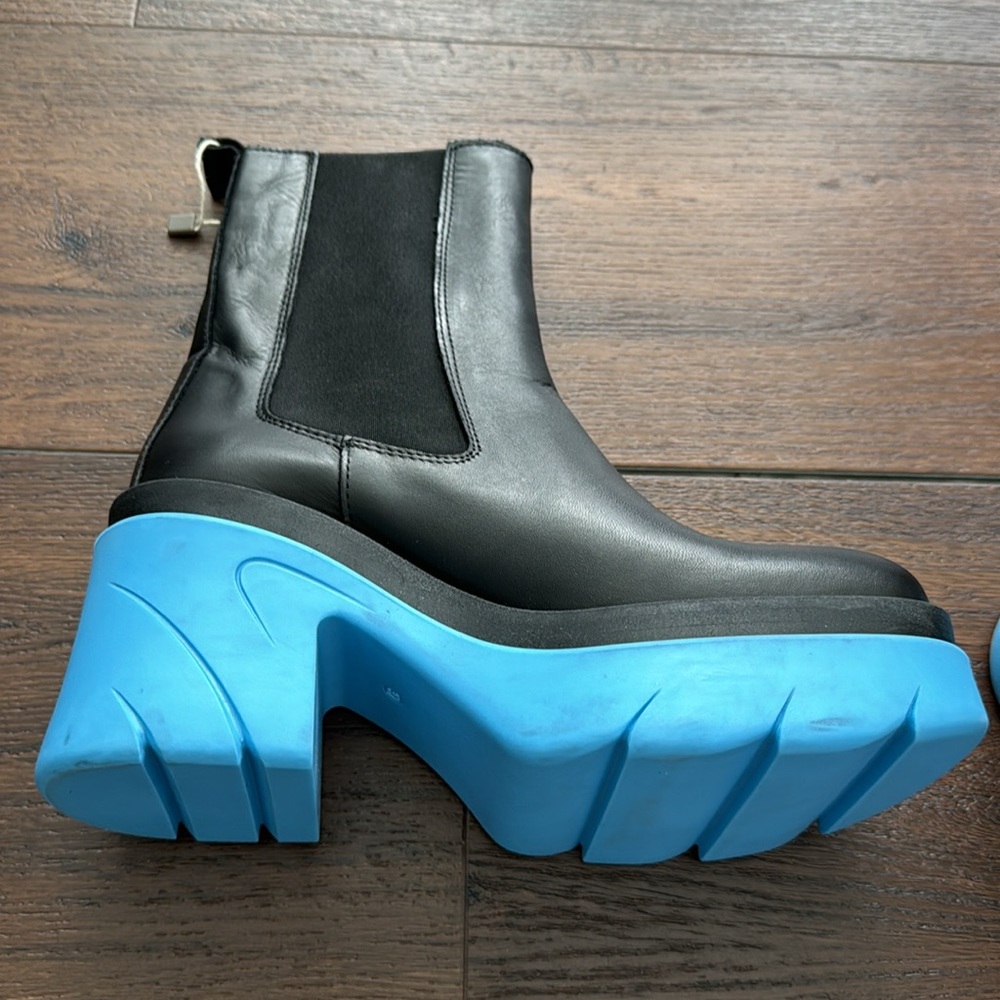 Unlace Italian NWOT Leather with Blue rubber bottom. No box - Picture 11 of 11